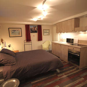 chambre à coucher avec bureau, location colmar calme & confort